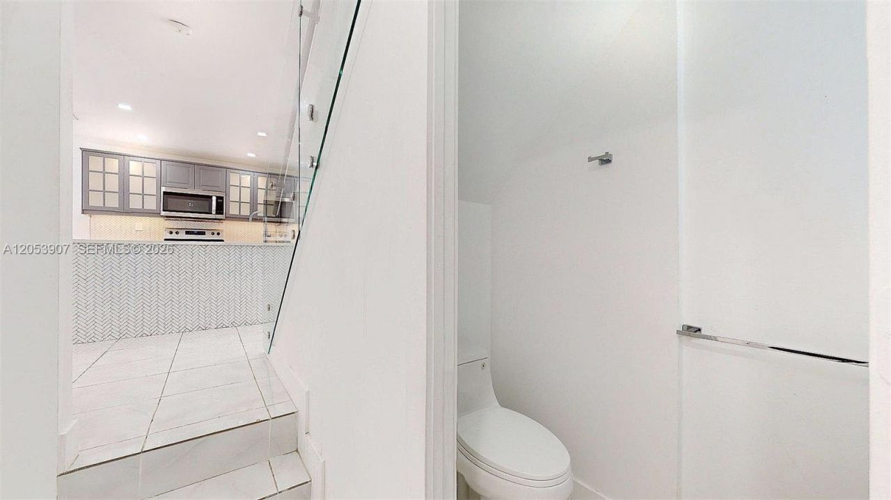 8212 NW 8th Pl , Unit 2, Plantation, FL 33324 Photo