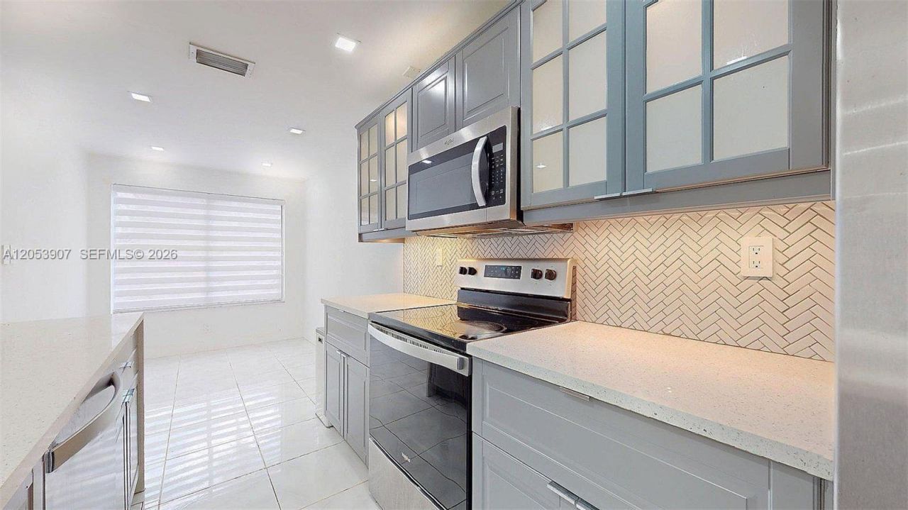 8212 NW 8th Pl , Unit 2, Plantation, FL 33324 Photo