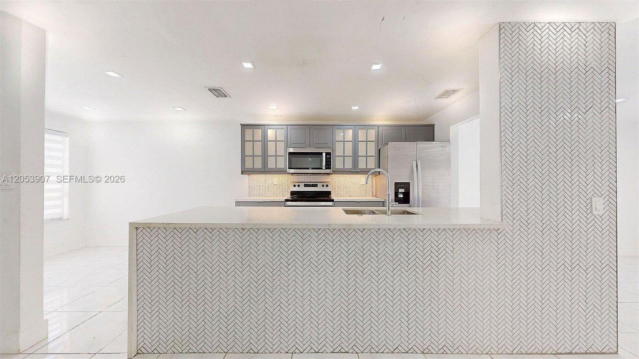8212 NW 8th Pl , Unit 2, Plantation, FL 33324 Photo