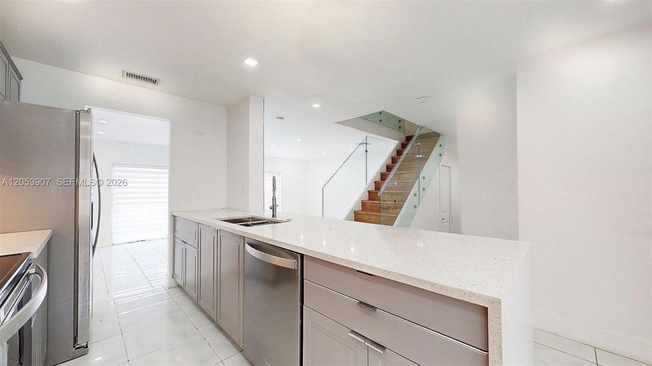 8212 NW 8th Pl , Unit 2, Plantation, FL 33324 Photo