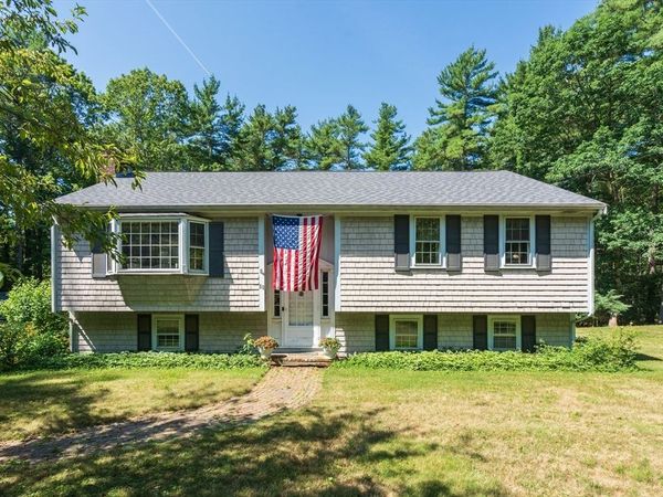 88 Upland Rd, Plympton, MA 02367