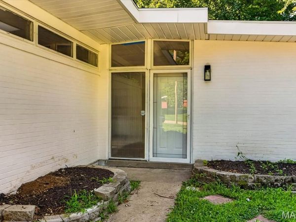 8300 Pepperidge Drive , Berkeley, MO 63134
