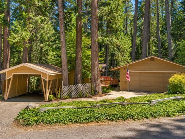 5256 Loch Leven Dr, Pollock Pines, CA 95726