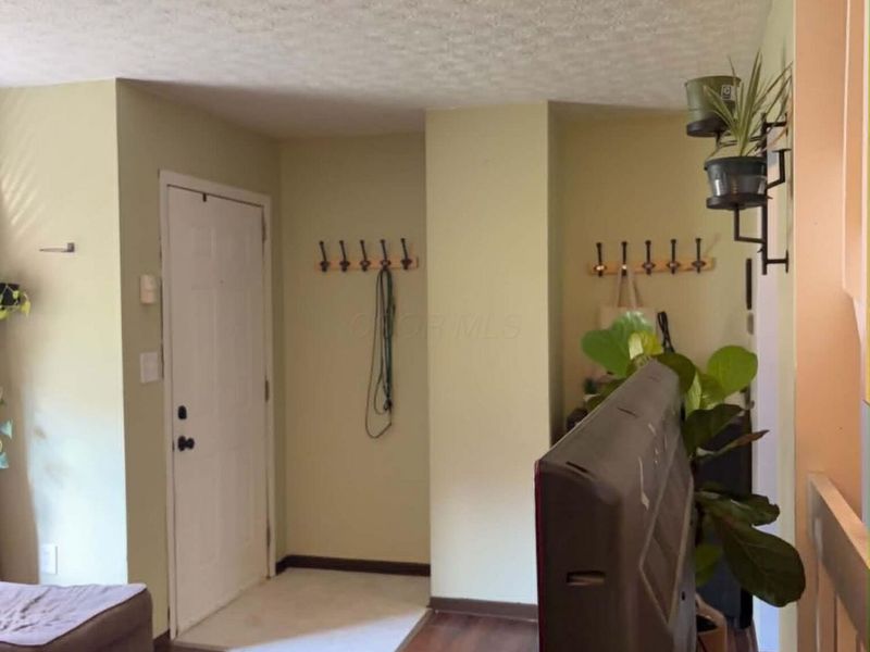 2295 Laurelwood Drive, Columbus, OH 43229 Photo 4