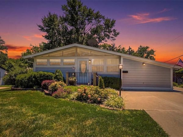 813 W Sheridan Street, Olathe, KS 66061