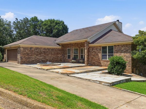 2 Greathouse Bend, Little Rock, AR 72207