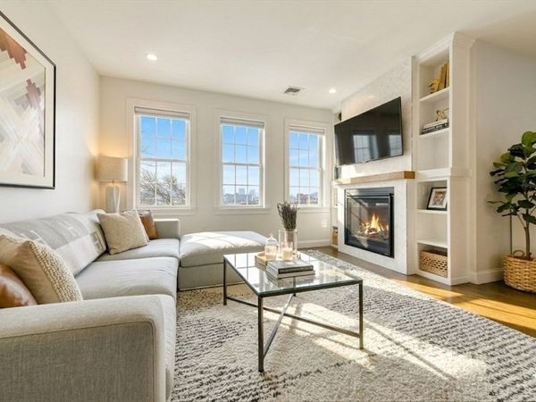 27 Suffolk St, Unit 2, Chelsea, MA 02150
