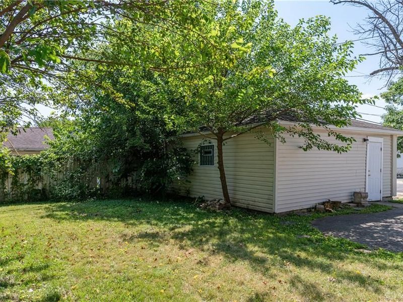2744 S Smithville Rd, Dayton, OH 45420 Photo 22