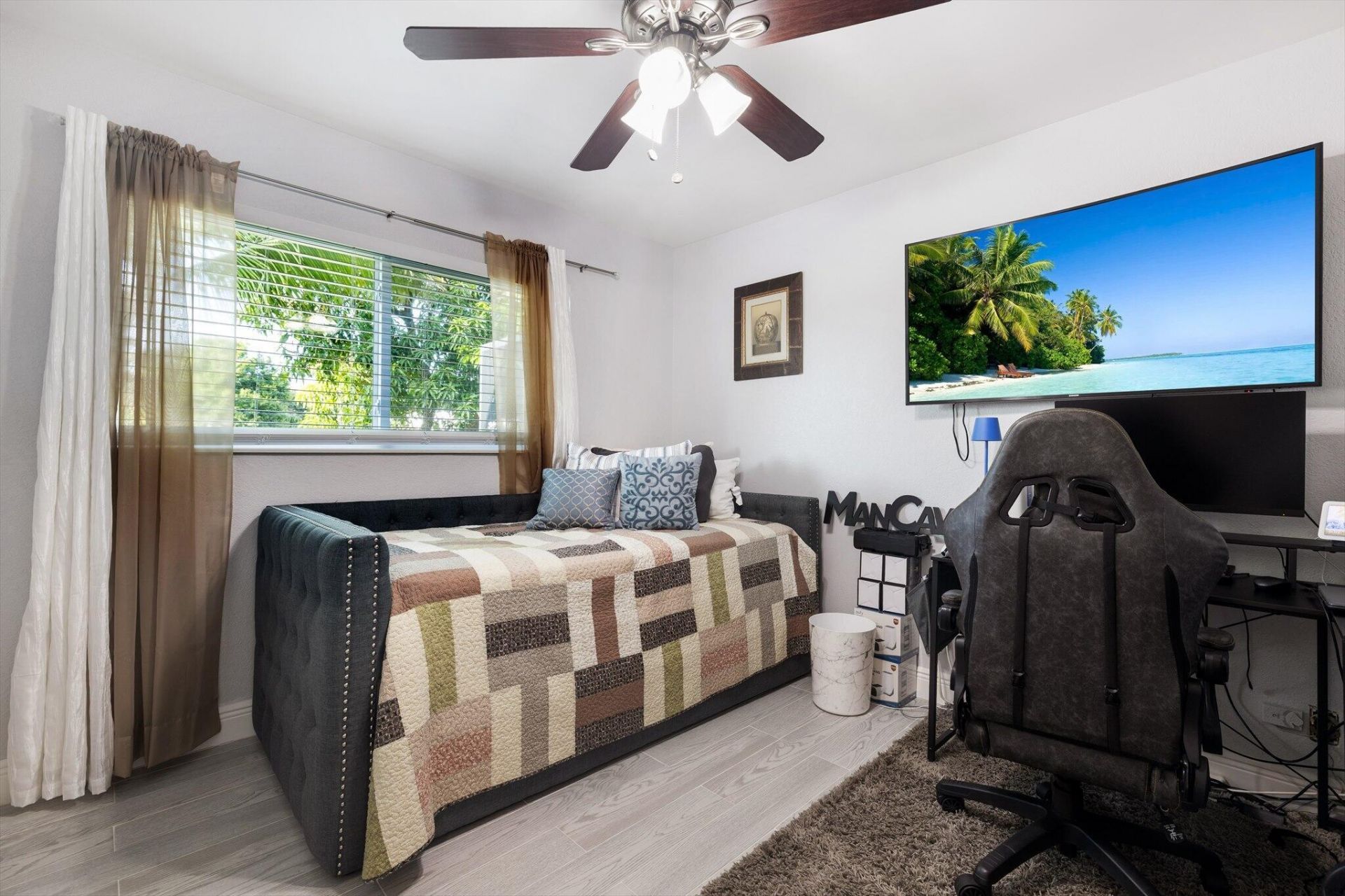 2045 Pinehurst Drive, West Palm Beach, FL 33407 Photo