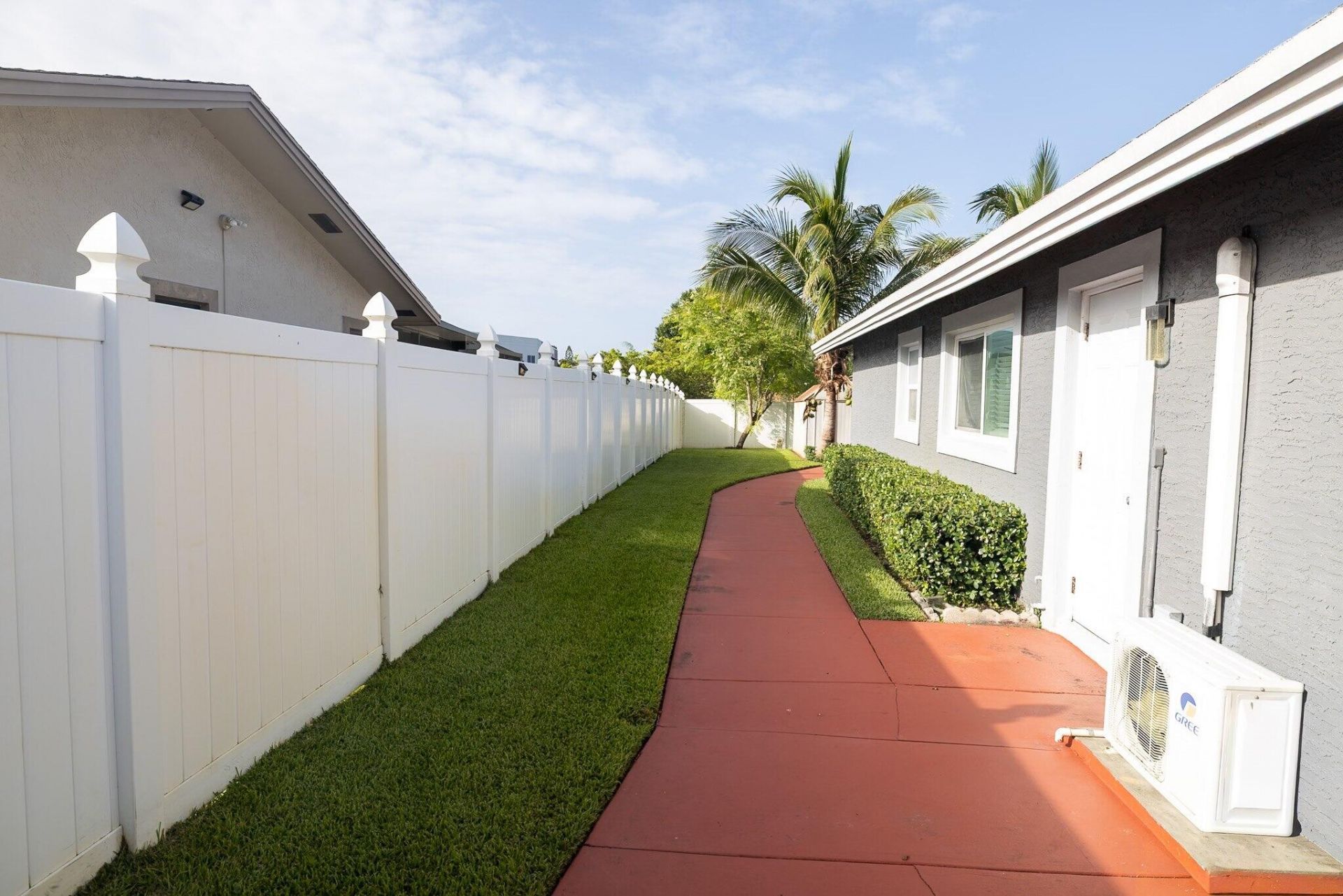 2045 Pinehurst Drive, West Palm Beach, FL 33407 Photo