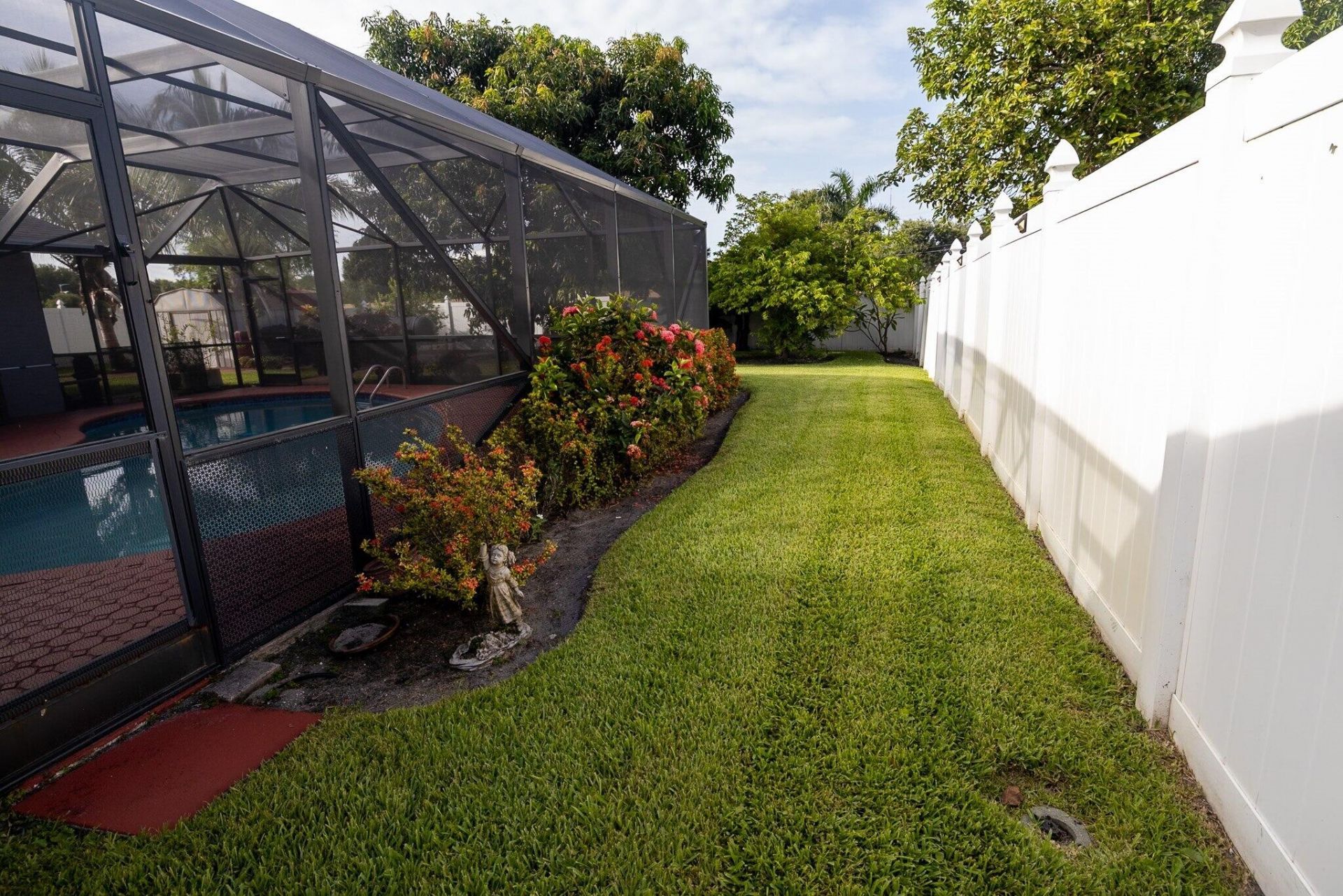 2045 Pinehurst Drive, West Palm Beach, FL 33407 Photo