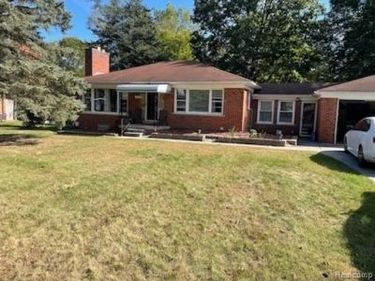 23409 Ranch Hill Drive W, Southfield, MI 48033