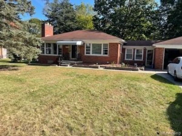 23409 Ranch Hill Drive W , Southfield, MI 48033