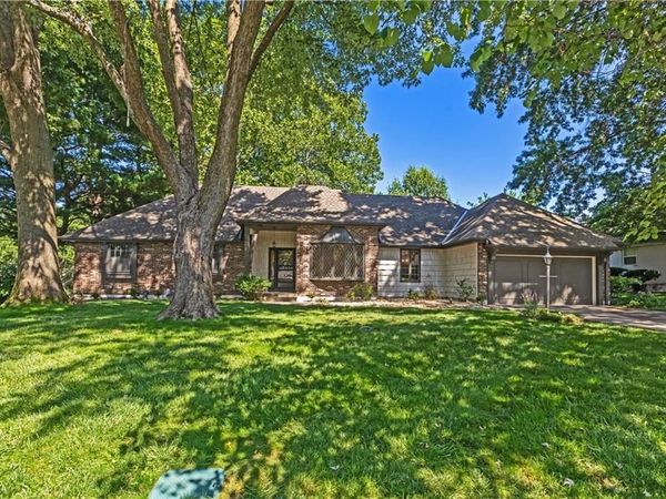 1208 NW Fairway Circle, Blue Springs, MO 64014