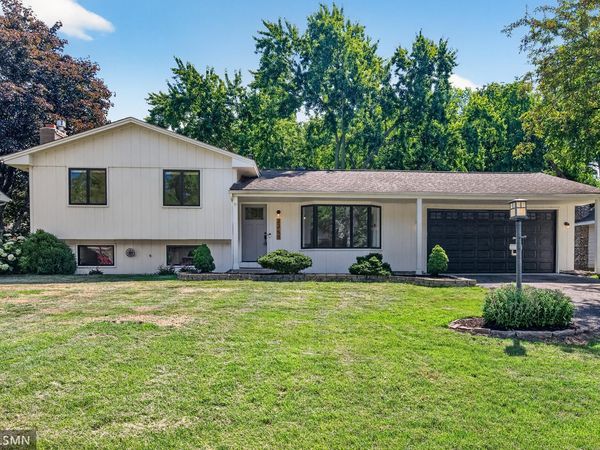 2265 Lamplight Drive, Woodbury, MN 55125