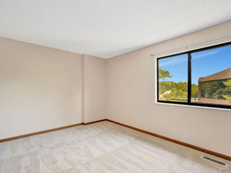 10667 Montgomery Road, Unit 13, Montgomery, OH 45242 Photo 18