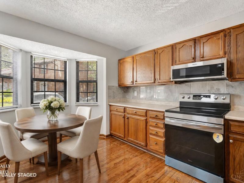 10667 Montgomery Road, Unit 13, Montgomery, OH 45242 Photo 6