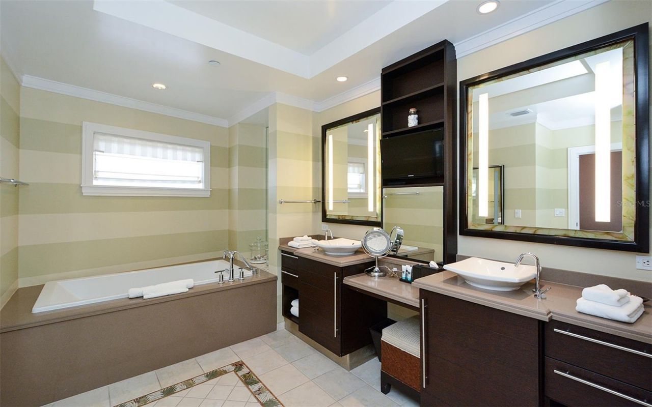 915 Seaside Drive , Unit 613, Weeks, Sarasota, FL 34242 Photo