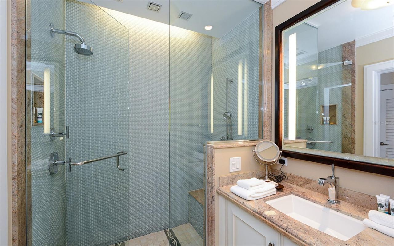 915 Seaside Drive , Unit 613, Weeks, Sarasota, FL 34242 Photo