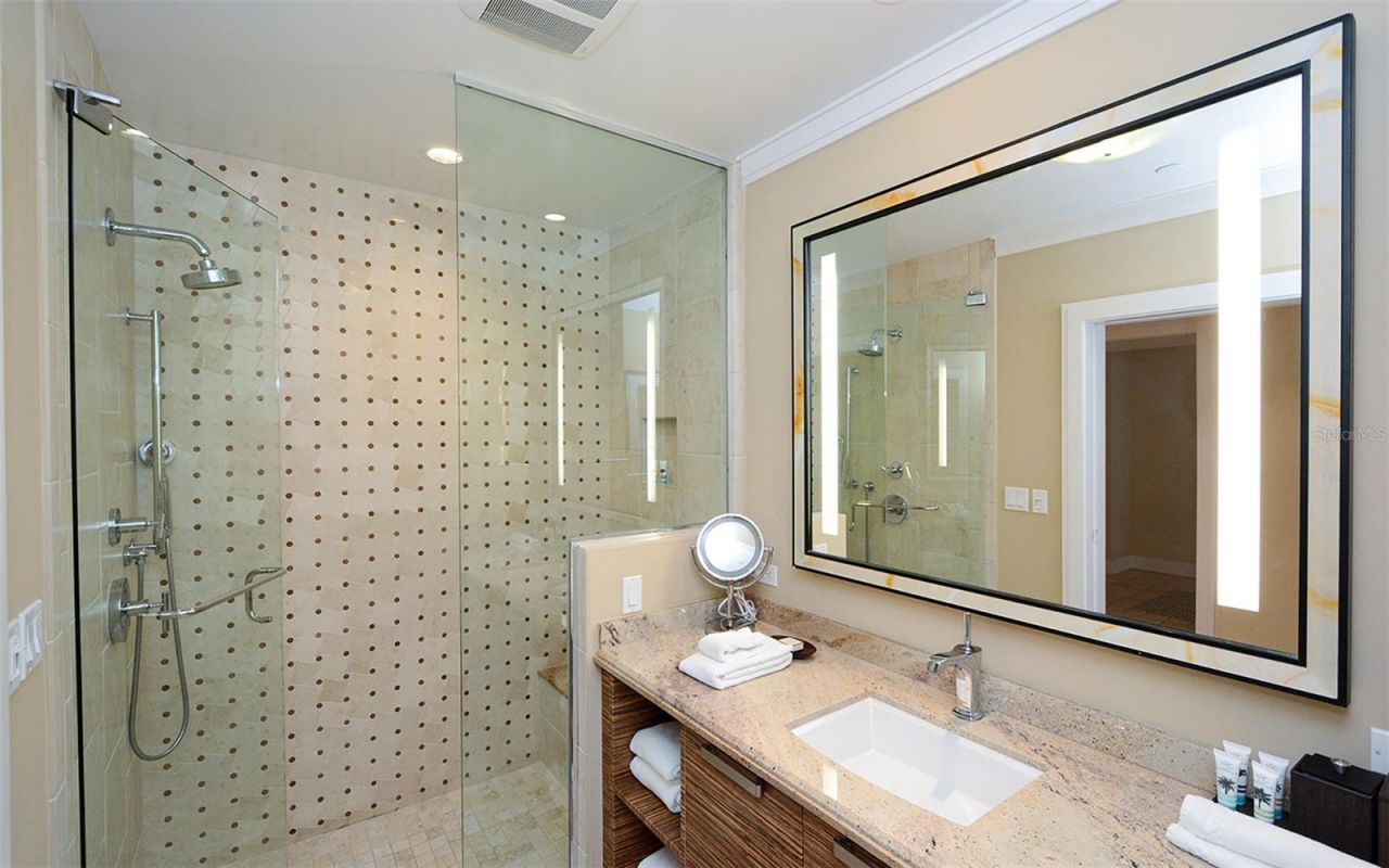 915 Seaside Drive , Unit 613, Weeks, Sarasota, FL 34242 Photo