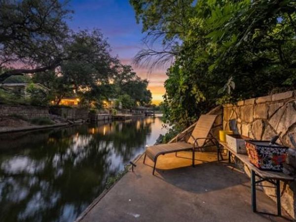 3810 Silver Creek Court , Granbury, TX 76048