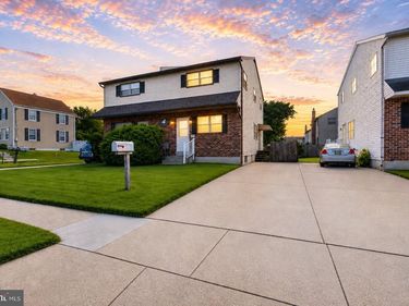 21 UPLAND ROAD, BROOKHAVEN, PA 19015