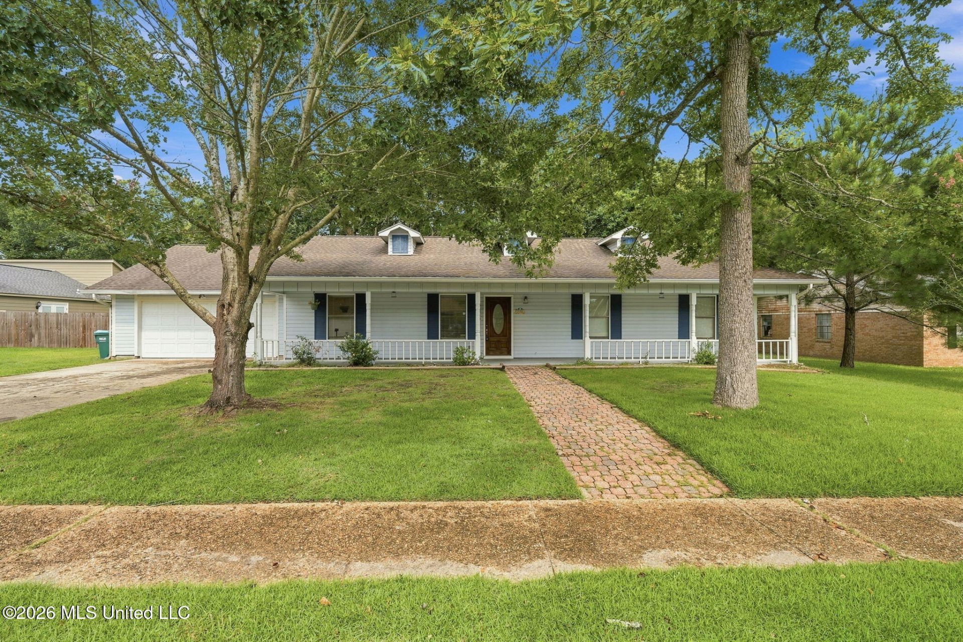 122 Booth Circle, Ocean Springs, MS 39564 Main Photo