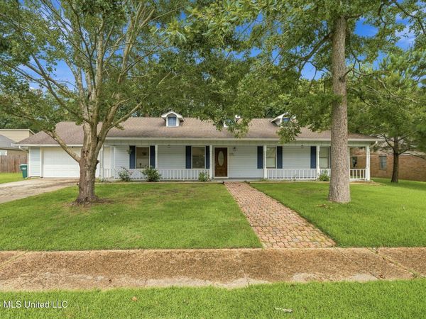 122 Booth Circle, Ocean Springs, MS 39564