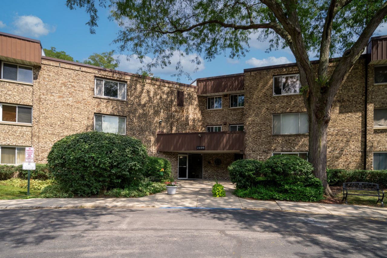 2600 Brookwood Way Drive , Rolling Meadows, IL 60008