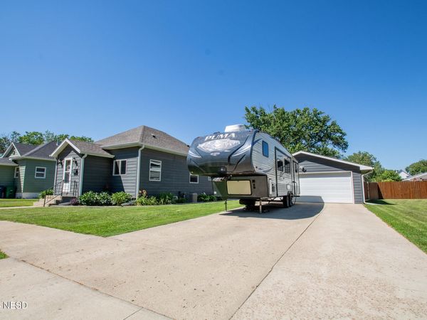 321 5TH AVENUE SW, Watertown, SD 57201