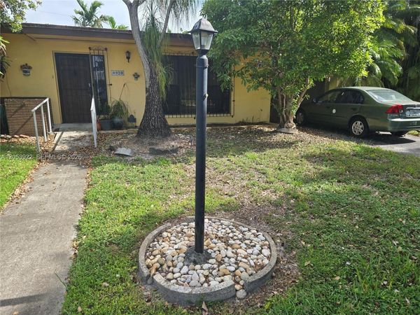 8920 SW 20th St , Miami, FL 33165