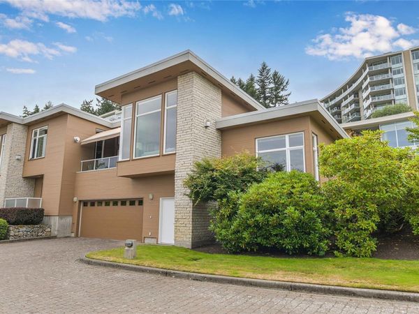 763 Sayward Hill Terr , Saanich, BC V8Y 3K1