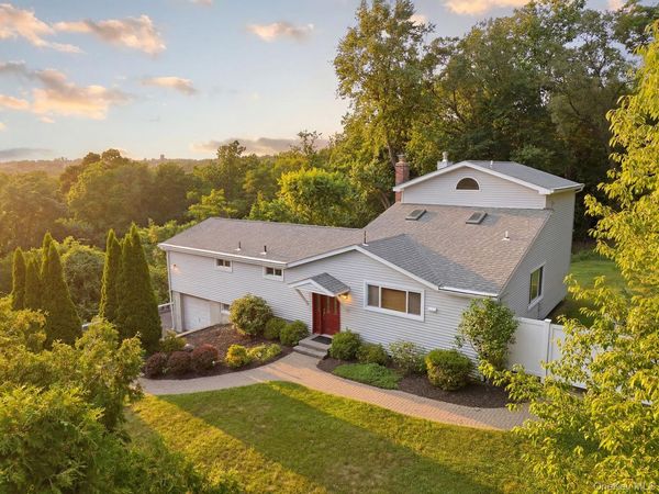 946 Barberry Road , Yorktown Heights, NY 10598