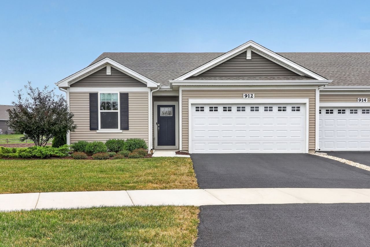 912 Homerton Boulevard, North Aurora, IL 60542