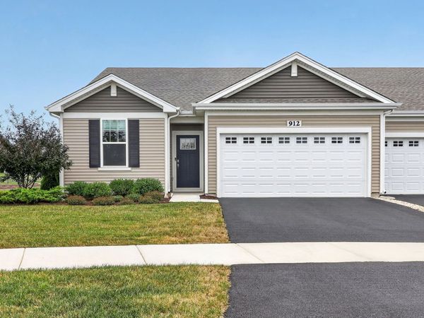 912 Homerton Boulevard, North Aurora, IL 60542