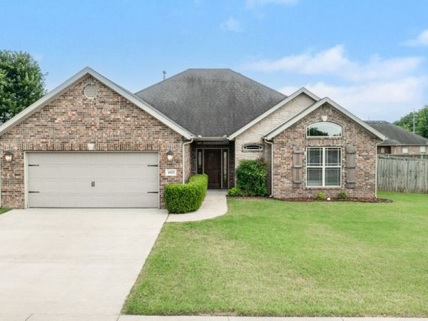 4823 W Homespun Drive, Fayetteville, AR 72704