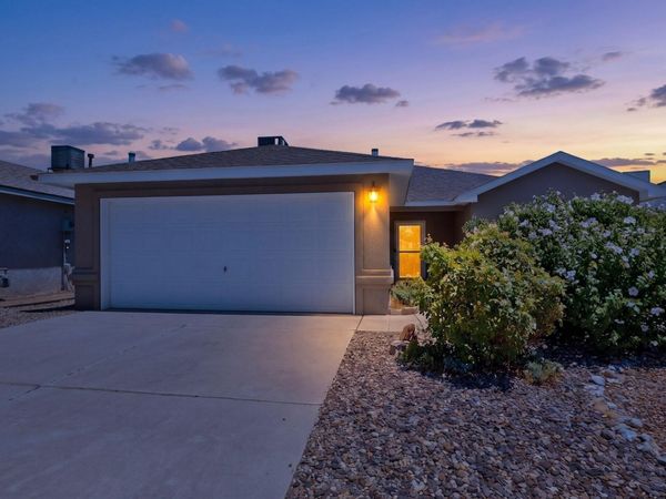 10238 Country Meadows Drive NW, Albuquerque, NM 87114