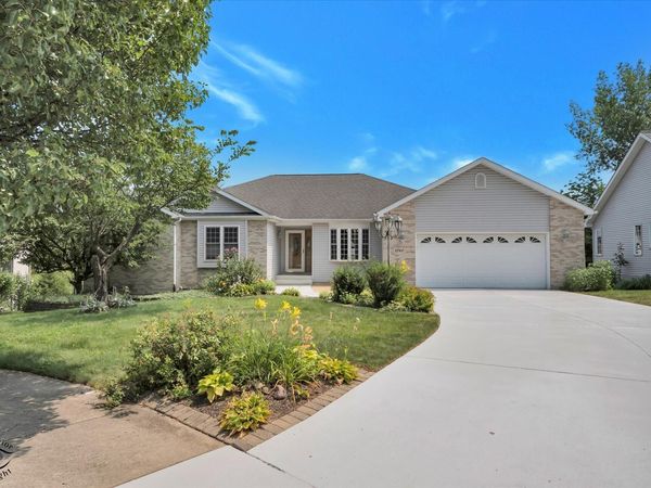 1240 Waterside Lane, Crown Point, IN 46307