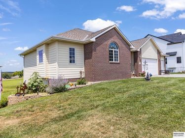 8578 Lake Ridge Drive, Plattsmouth, NE 68048