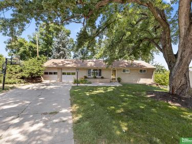 10472 Wright Circle, Omaha, NE 68124