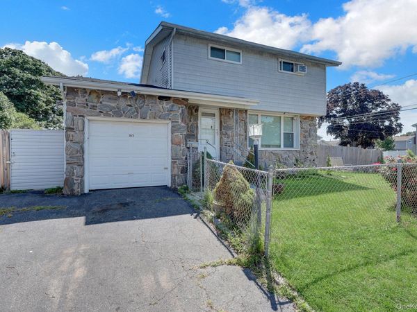 105 Madison Avenue , Brentwood, NY 11717