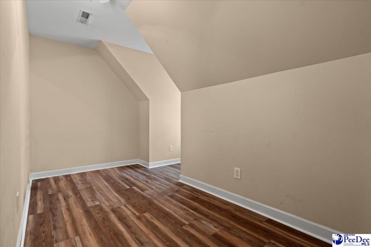 691 N Beaverdam Photo 44