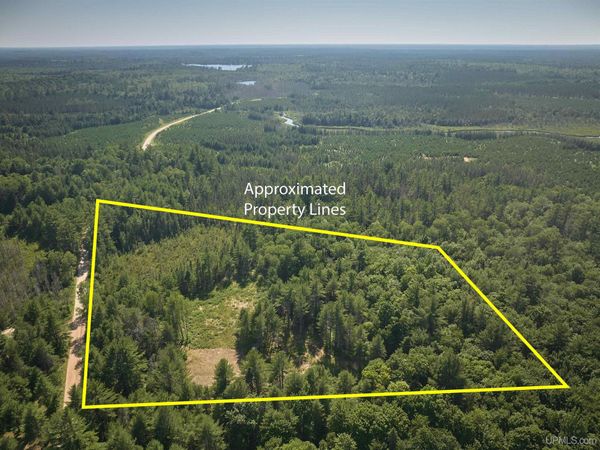 7806 E Doe Lake Road, Au Train Twp, MI 49895