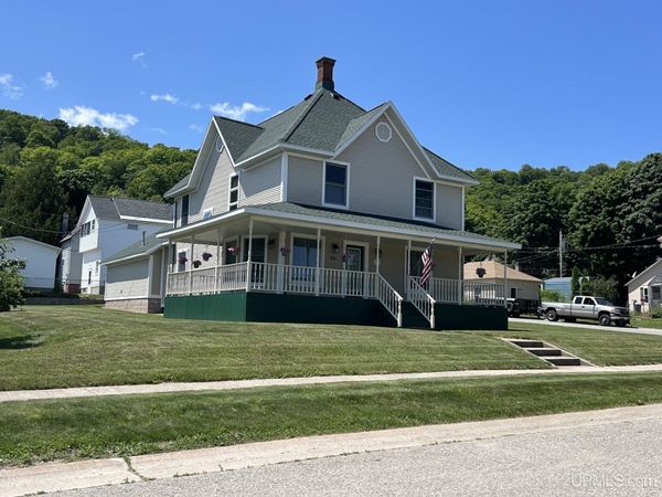 831 W Munising Avenue, Munising, MI 49862