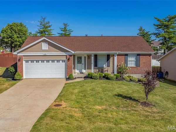 8 Walnut Creek Court , St Charles, MO 63304