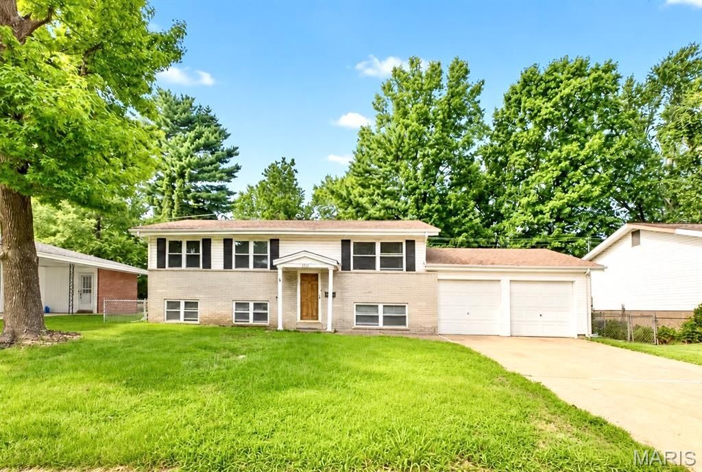 1800 Bobbinray Avenue, Florissant, MO 63031 Main Photo