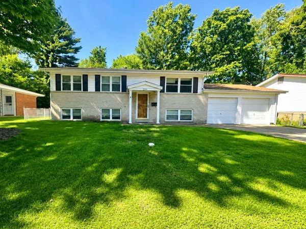 1800 Bobbinray Avenue , Florissant, MO 63031