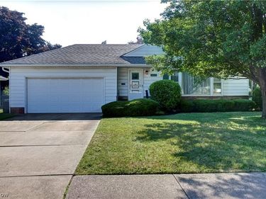 1679 Chelmsford Road , Mayfield Heights, OH 44124