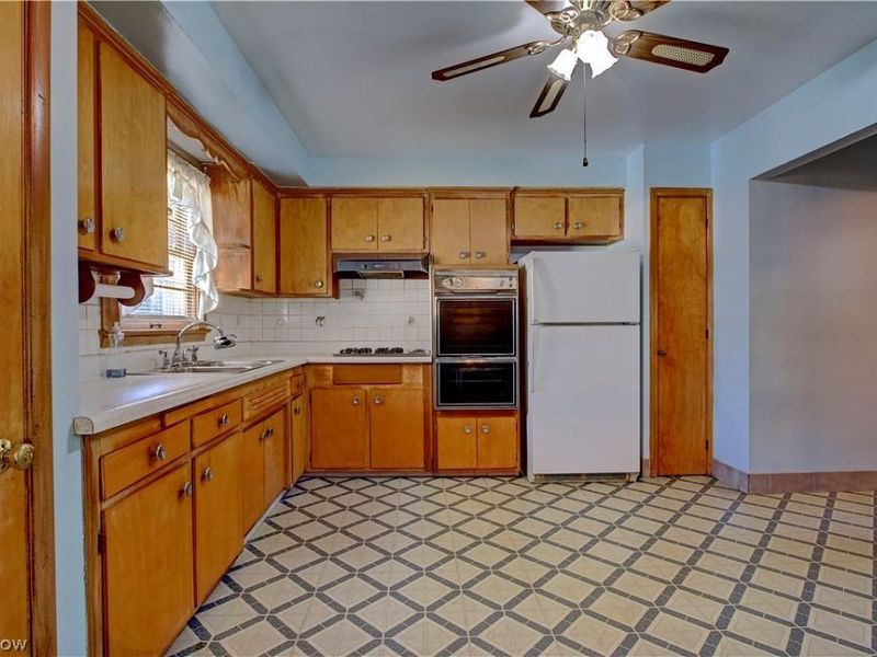 1679 Chelmsford Road, Mayfield Heights, OH 44124 Photo 10