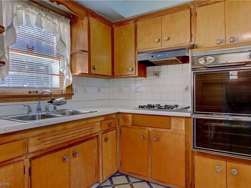 1679 Chelmsford Road, Mayfield Heights, OH 44124 Photo 11